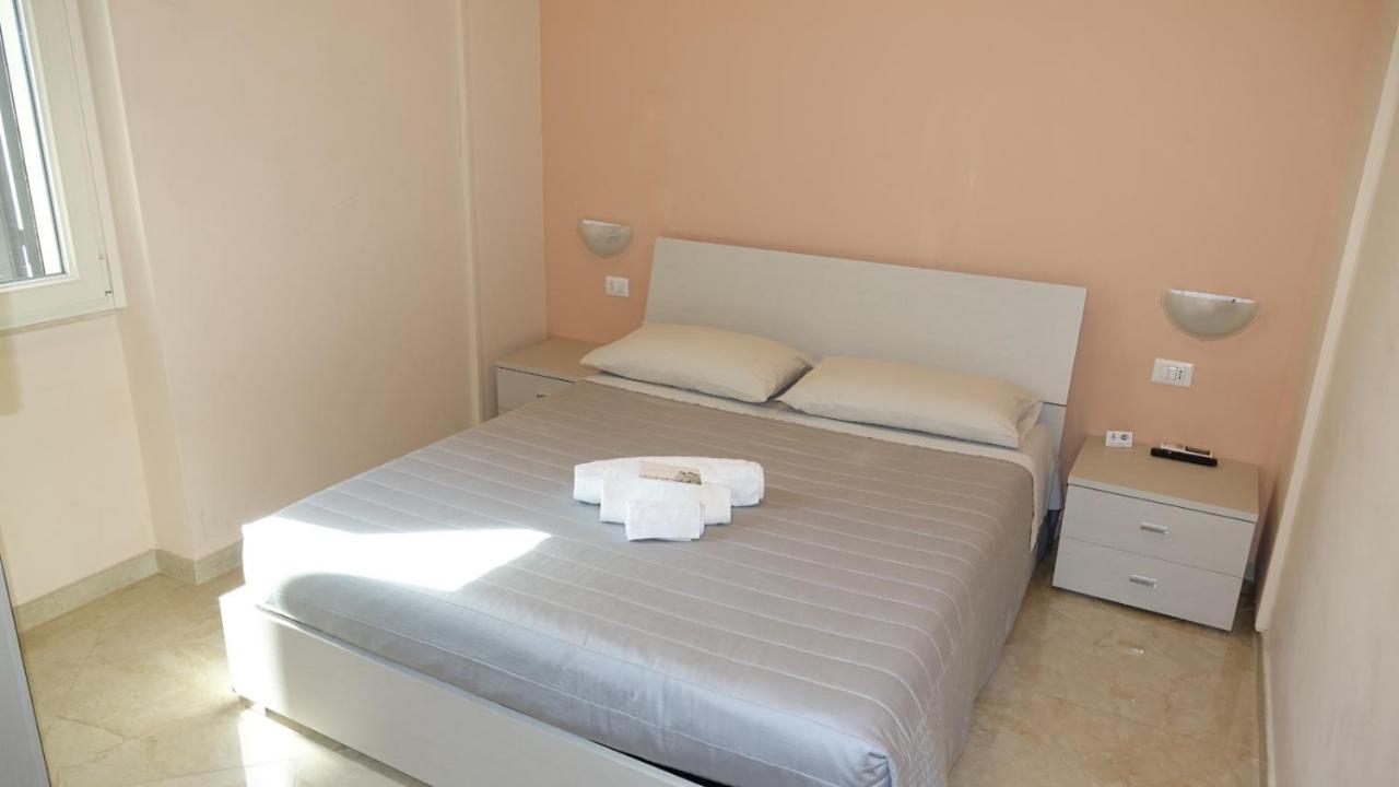Cairoli Exclusive Rooms & Suite ブリンディジ エクステリア 写真