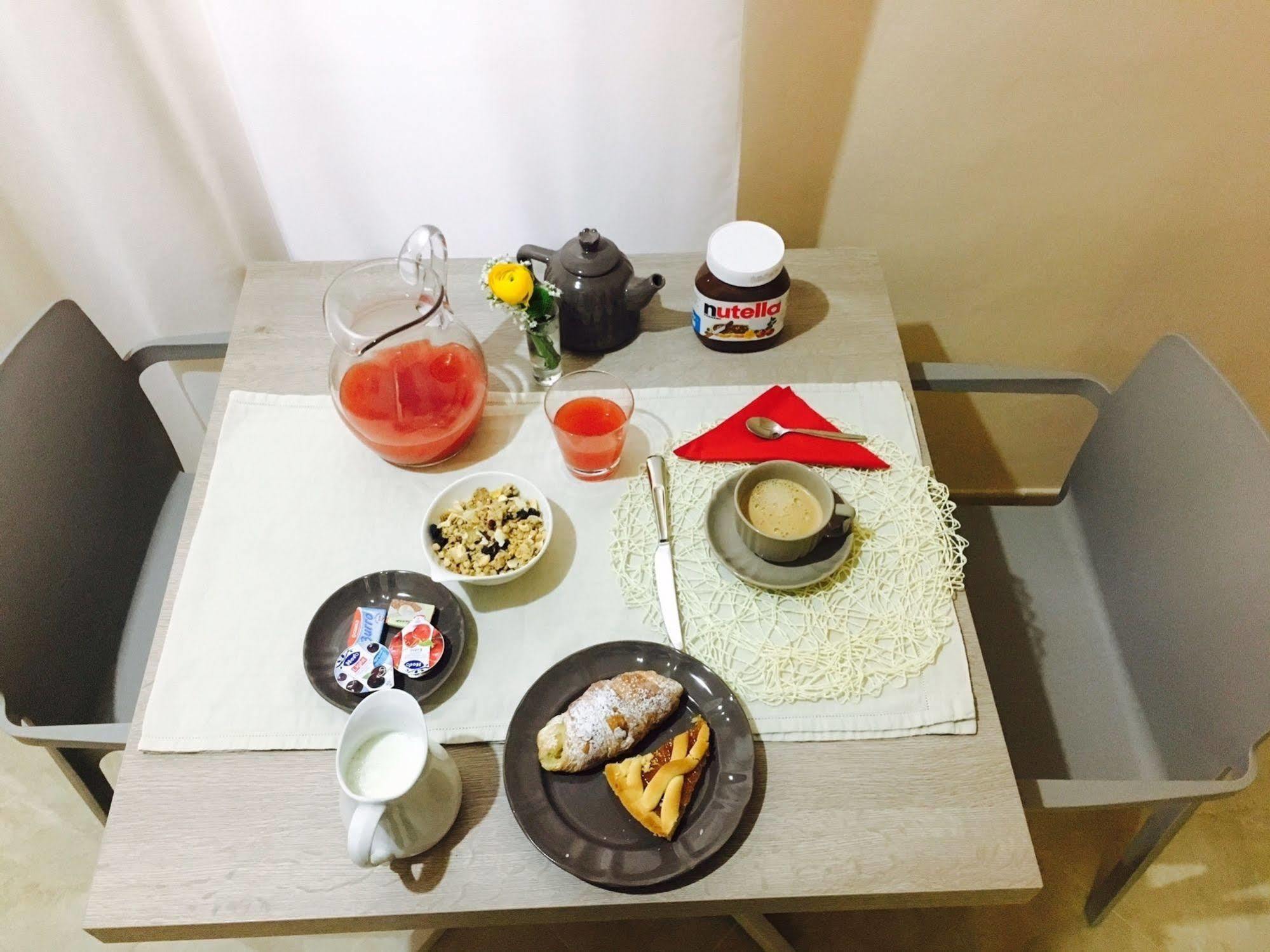 Cairoli Exclusive Rooms & Suite ブリンディジ エクステリア 写真