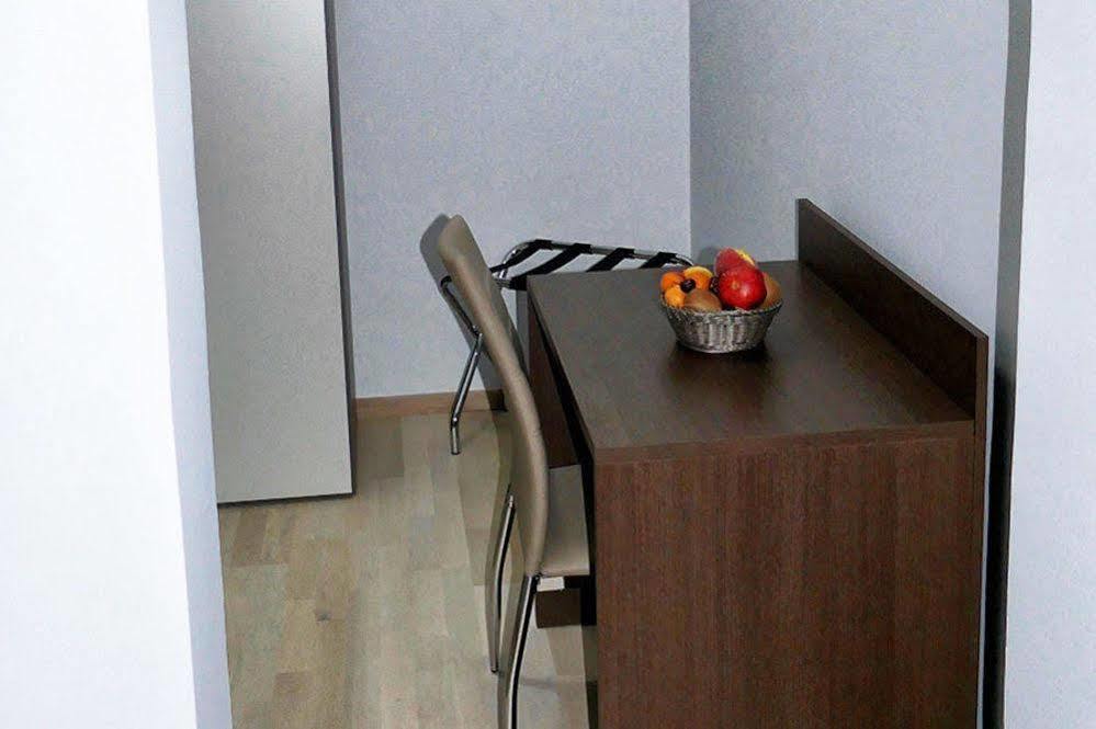 Cairoli Exclusive Rooms & Suite ブリンディジ エクステリア 写真
