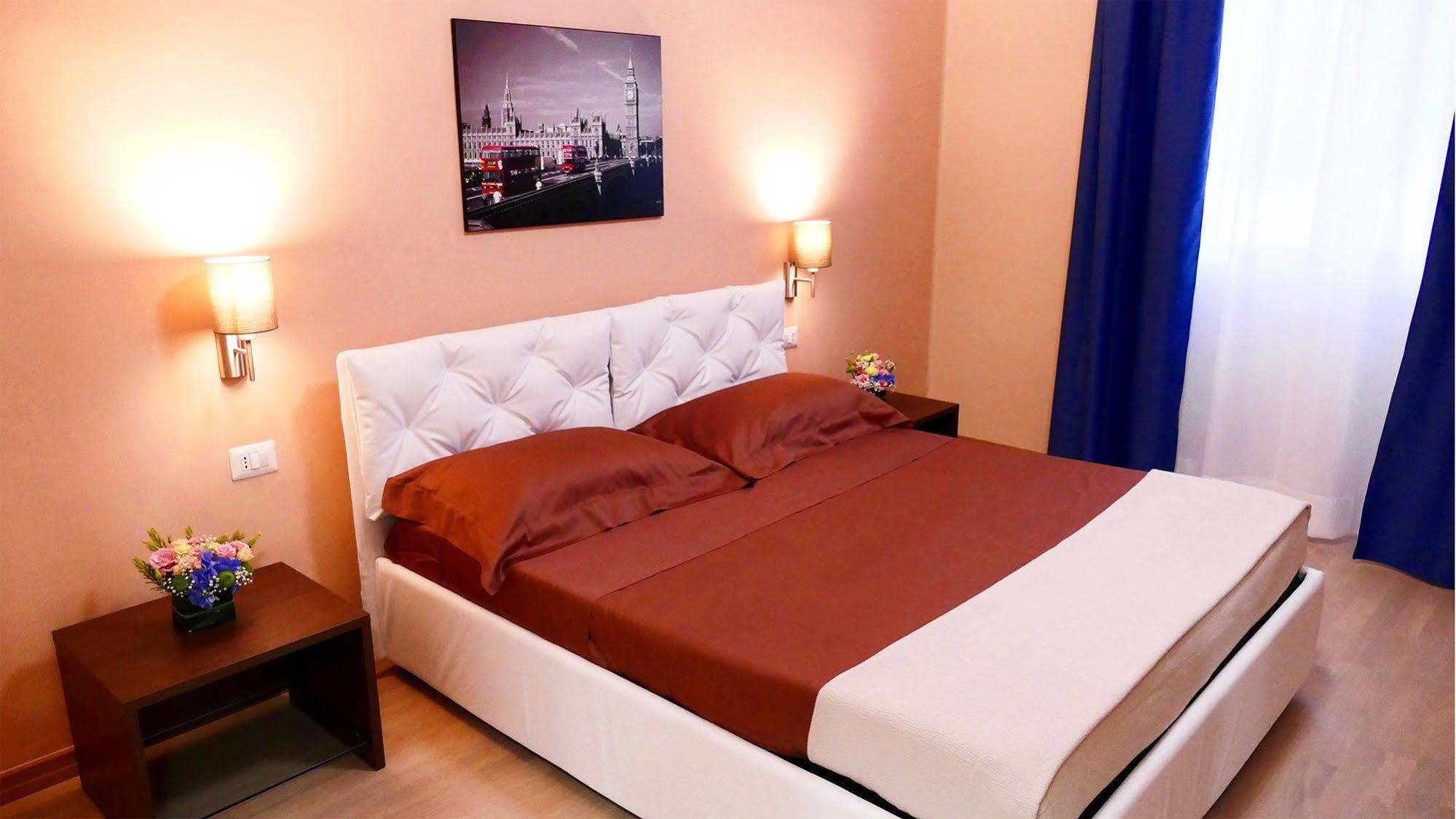 Cairoli Exclusive Rooms & Suite ブリンディジ エクステリア 写真