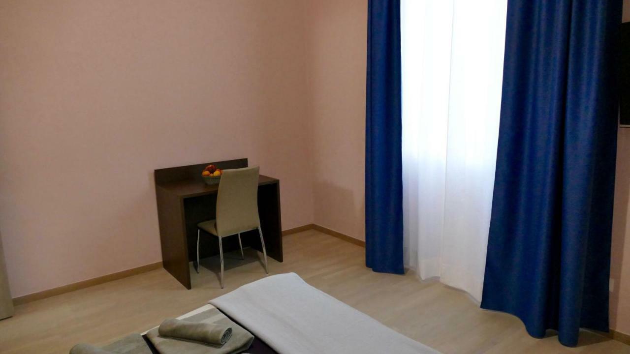 Cairoli Exclusive Rooms & Suite ブリンディジ エクステリア 写真