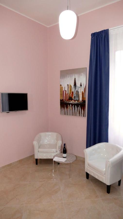 Cairoli Exclusive Rooms & Suite ブリンディジ エクステリア 写真