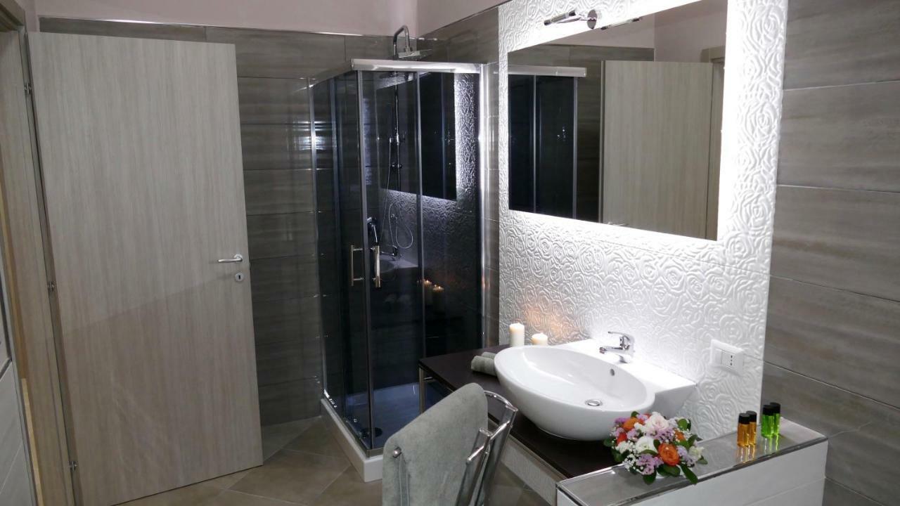 Cairoli Exclusive Rooms & Suite ブリンディジ エクステリア 写真