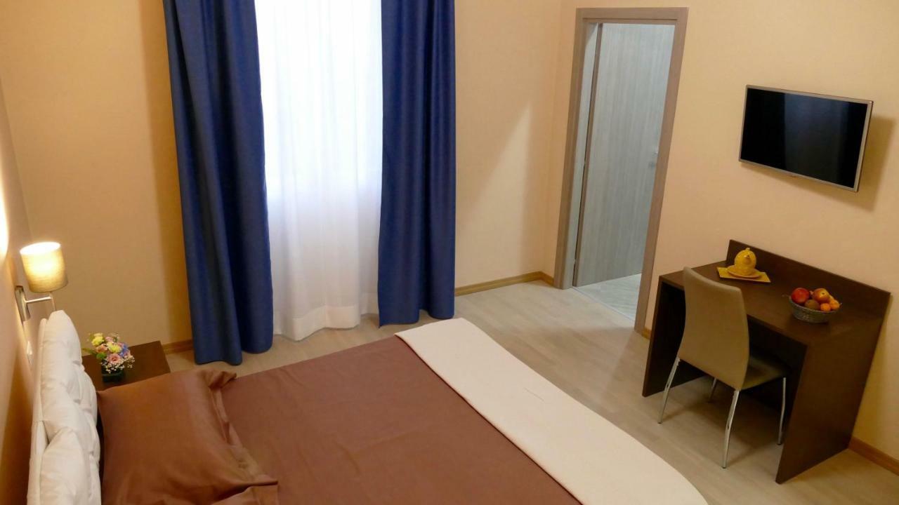 Cairoli Exclusive Rooms & Suite ブリンディジ エクステリア 写真