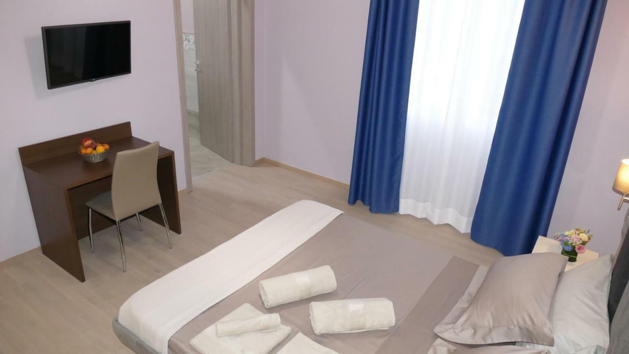 Cairoli Exclusive Rooms & Suite ブリンディジ エクステリア 写真