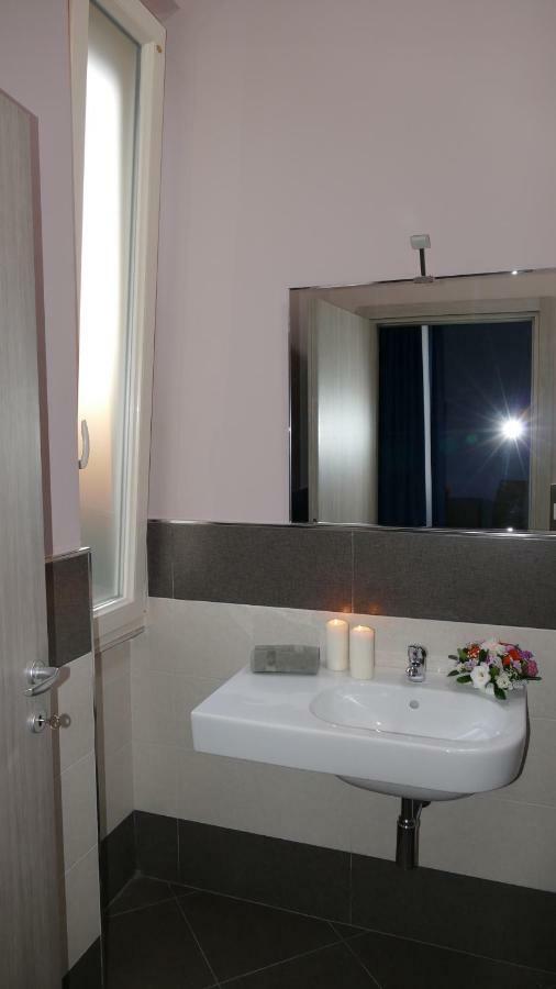 Cairoli Exclusive Rooms & Suite ブリンディジ エクステリア 写真